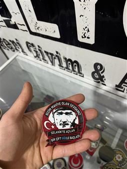 Bizim Maviye Olan Sevdamız Yazılı Atatürk Portreli Peç