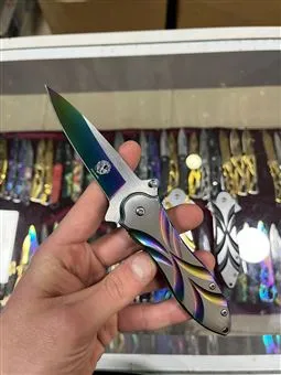 ShadowEdge gökkuşağı renkli çakı bıçak detayı
