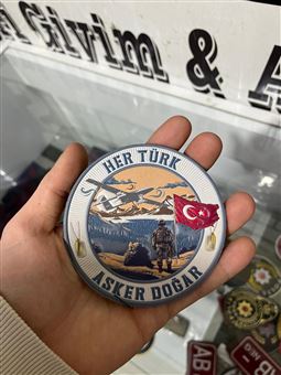 Her Türk Asker Doğar Yazılı Peç