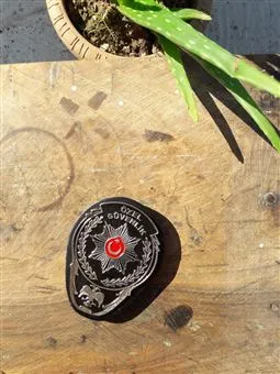 özel güvenlik-1 metal kemer rozeti arka çelik maşa detayı