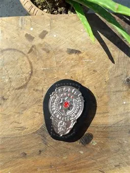 polis-2 metal kemer rozeti arka çelik maşa detayı