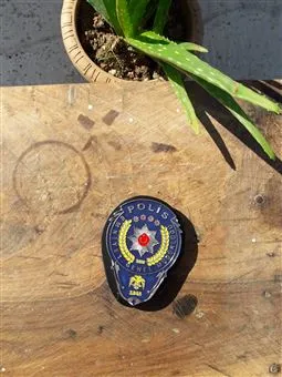 polis-3 metal kemer rozeti arka çelik maşa detayı
