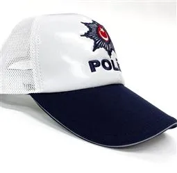 Trafik polis kepi yan görünüm